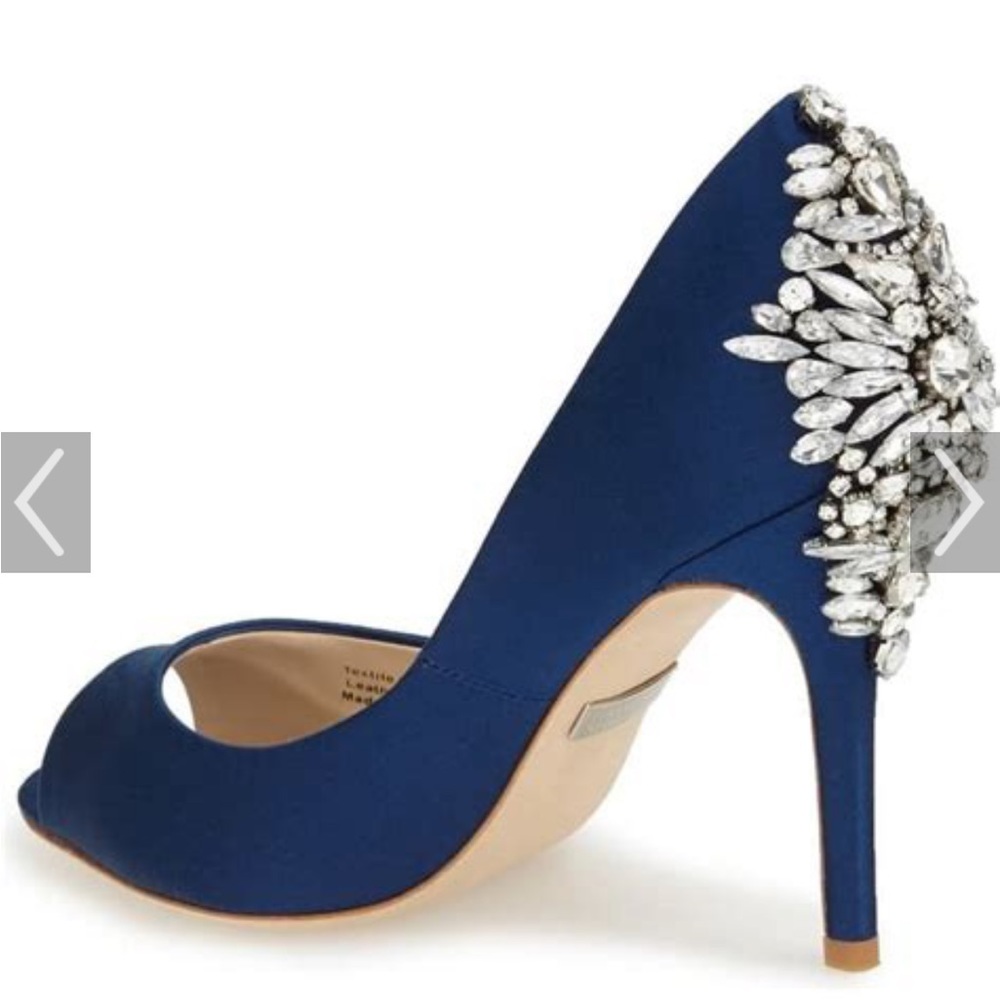 BADGLEY MISCHKA PEEP TOE PUMPS!